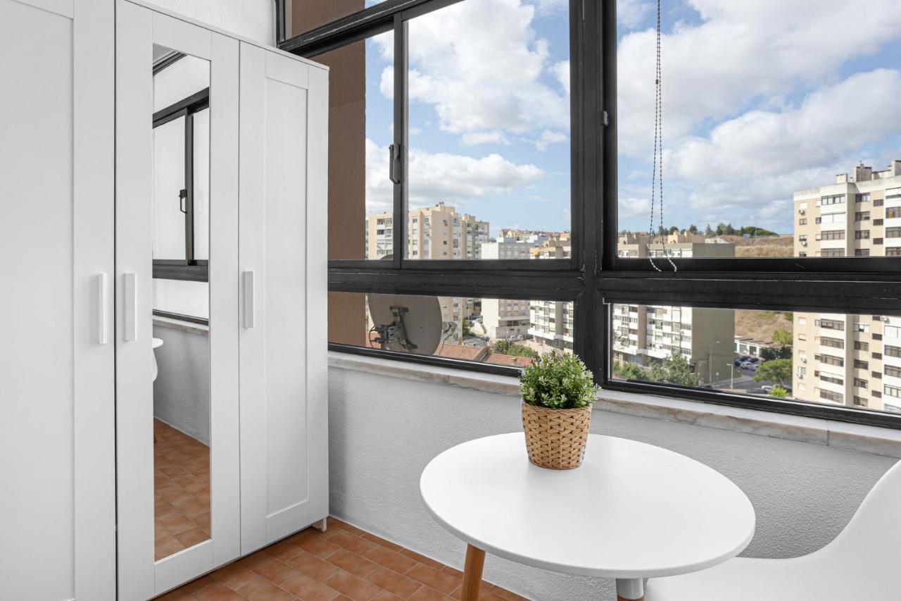 Wonderful Shared Apartment In Alfornelos - Near Metro! Lisbon Exterior photo